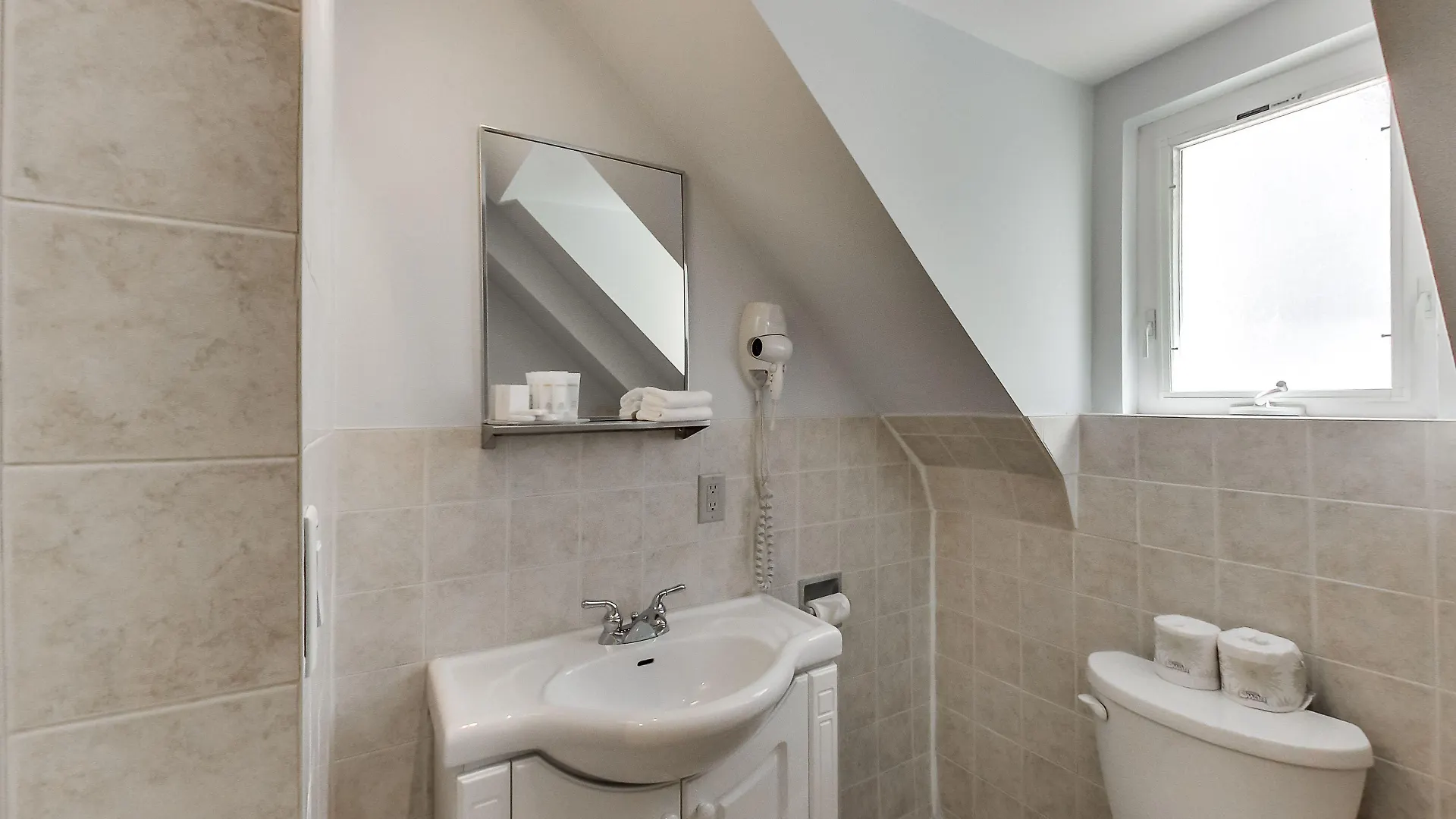 Isabella Hotel & Suites Toronto