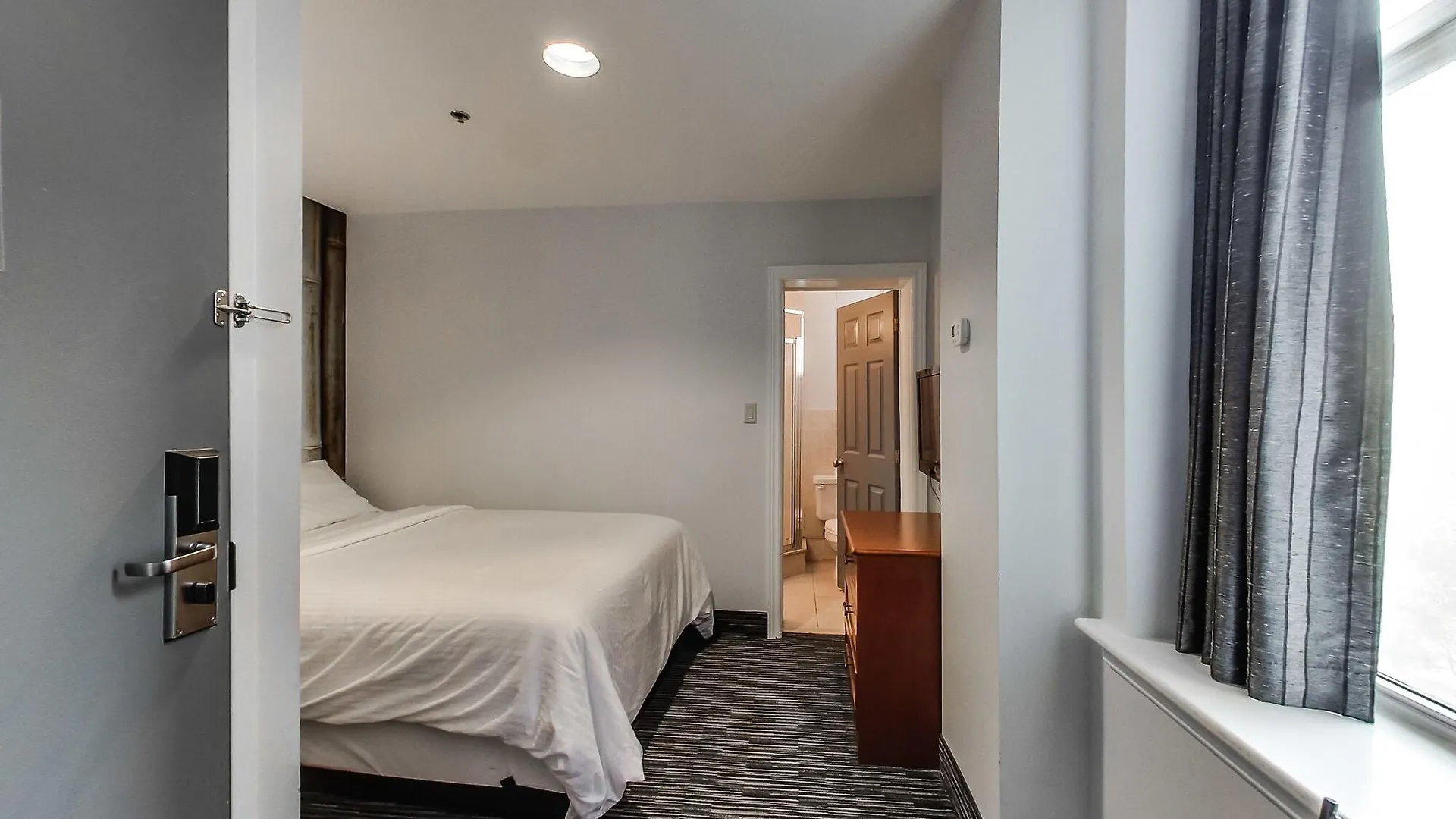 Isabella Hotel & Suites トロント 2*,  カナダ