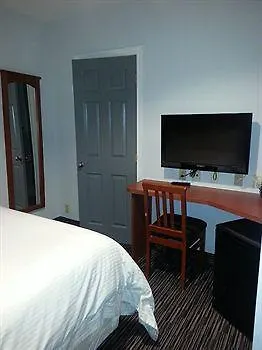 Isabella Hotel & Suites トロント 2*,